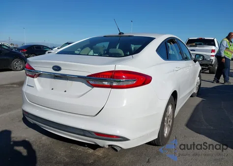 2018 Ford Fusion S z USA, uszkodzony, nr VIN 3FA6P0G72JR167542